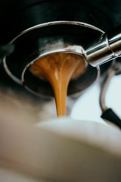 ลงทุนทำ Specialty Coffee ในร้านอาหารคุ้มไหม? กลยุทธ์เพิ่มกำไรด้วยกาแฟ